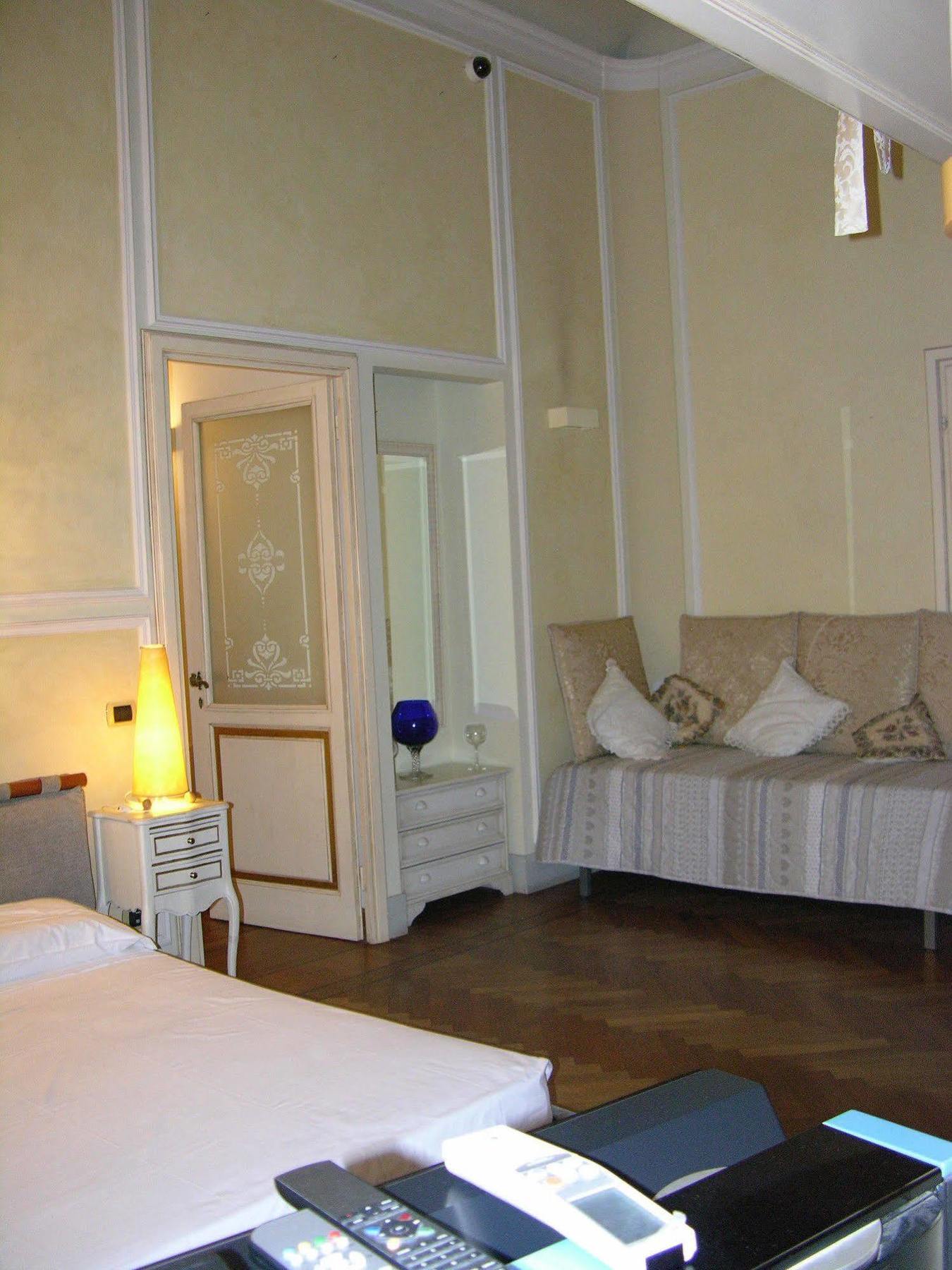 Booking Firenze Appartamenti Bagian luar foto